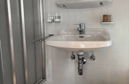 Fuschl am See Bed & Breakfast | Zimmer MIT Seitlichen Seeblick UND Balkon - Pension Stöllinger