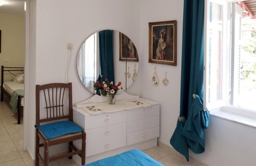 Afetai House | Zina's Cottage in Afetes