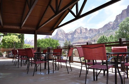 Zion National Park South Entrance Hotel | Zion Canyon Lodge