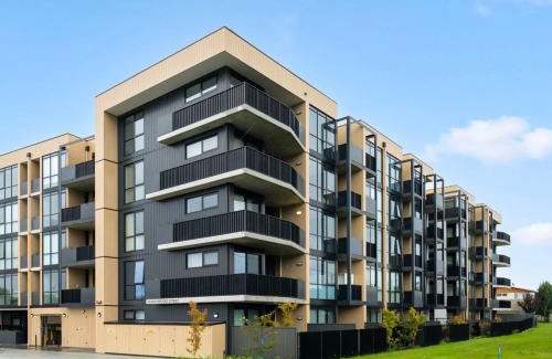 Bruce Apartment | ZMITH Apartment - BROOKE, Near AIS, GIO Stadium, UC, & Nth - Canberra Hospital