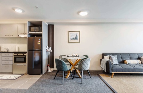 Auckland Central Business District Apartment | Zodiak Stays: Cozy CBD 2BR Near Top Dining Spots