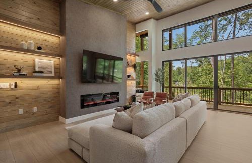 Westminster Villa | Zoka - Luxury Mountain-Lake Cabin with Hot Tub