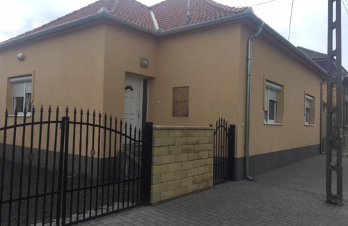 Tolna Apartment | Zsike vendégház