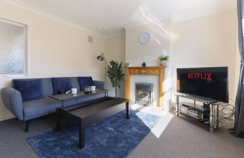 Hull House | ZSK stays! Whole house with large garden, lovely area.