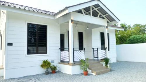 Bachok Villa | Zulanie's The Pool Cottage near D'Aur Beach, Melawi, Bachok