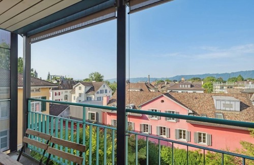 Hottingen Apartment | Zurich City Life: Your Apartment Awaits!