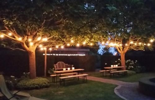 Zussen Villa | ZussEnzo - STOER FAMILIEHUIS - 18P - 5SLPK - GROTE TUIN - SAUNA - OFYR BBQ - HOMECINEMA - 15MIN MAASTRICHT