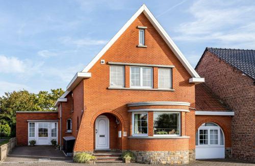 Zussen Villa | ZussEnzo - STOER FAMILIEHUIS - 18P - 5SLPK - GROTE TUIN - SAUNA - OFYR BBQ - HOMECINEMA - 15MIN MAASTRICHT