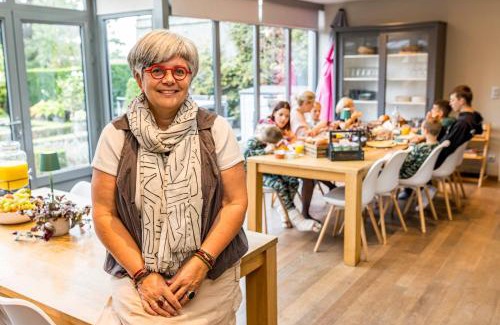 Zussen Villa | ZussEnzo - STOER FAMILIEHUIS - 18P - 5SLPK - GROTE TUIN - SAUNA - OFYR BBQ - HOMECINEMA - 15MIN MAASTRICHT