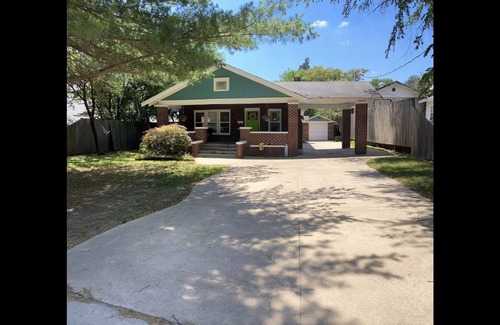 Tahlequah House | Zylee’s House on Choctaw is just a short walk to downtown Tahlequah.