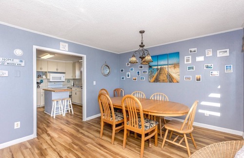 Surf City House | Zzzz's By The Seas - OCEANFRONT 3 BR, 2 BA cottage in Surf City! Dog Friendly!