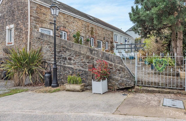 0 bedroom accommodation in Gowerton, Gower