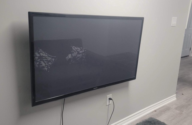 1 Bed 1 Bath basement Apartment walking distance to major Go station