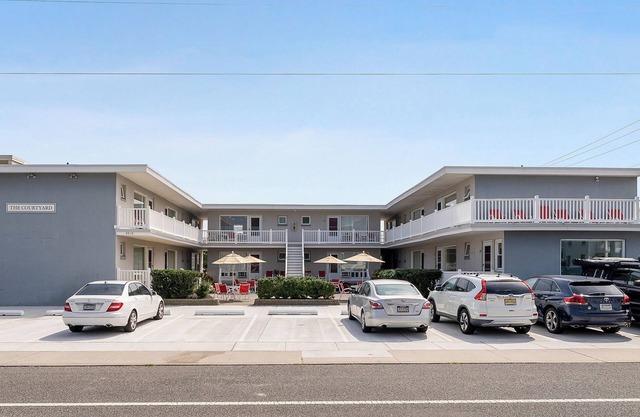 1 Bed/1 Bath Full Kitchen close to Downtown and Beach