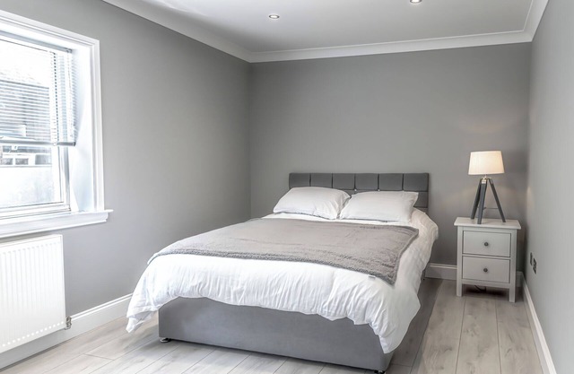 1 Bed Cottage-Sleeps 2-Parking-Pets-Hot Tub