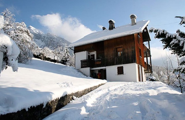1 Bed ground floor apartment in detached private chalet