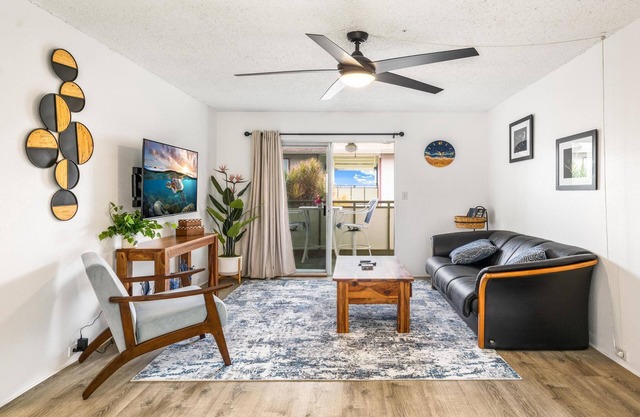 1-Bed Rental in Downtown Kailua-Kona with Pool Lanai and Convenient Location