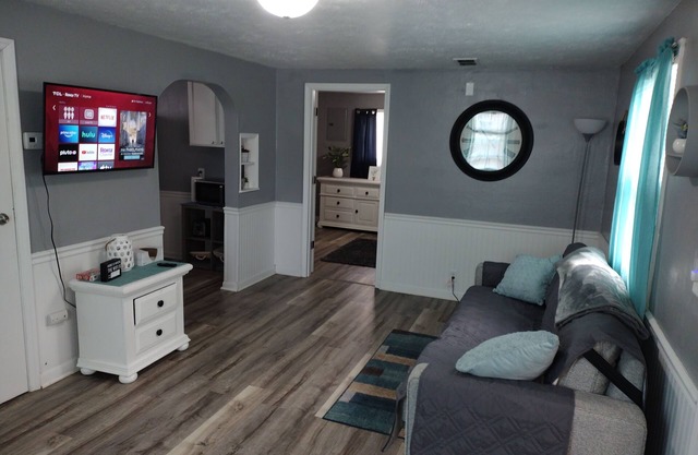 1 bed1 bath house, less than 1mile to Union Hospital