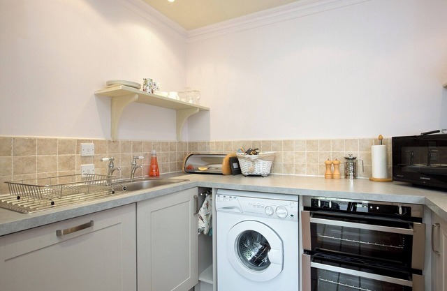 1 bedroom accommodation in Braidwood, near Carluke