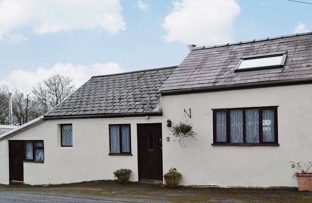 1 bedroom accommodation in Llannon, near Llanelli