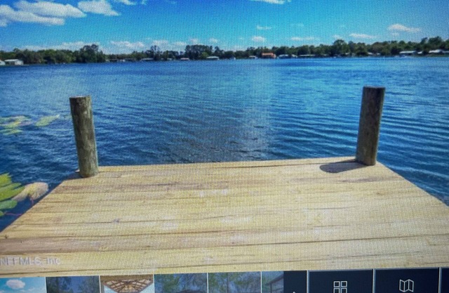 1 bedroom Cozy Cottage on the Lake with your own private dock to fish and swim!