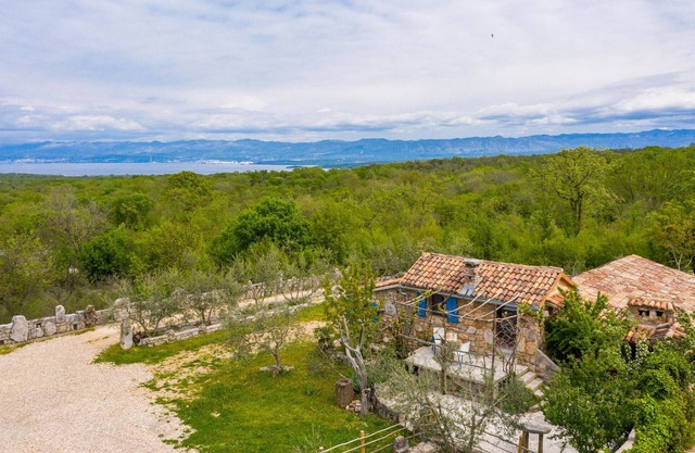 1 bedroom pet friendly home in Poljica