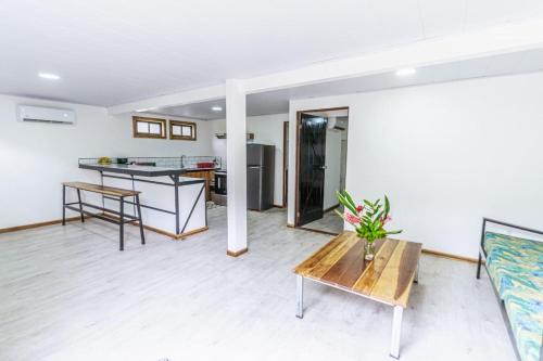 1 Bedroom Suite with Private Bath, pool access
