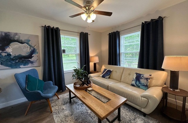 1-bedroom vacation home just 20 minutes from Asheville