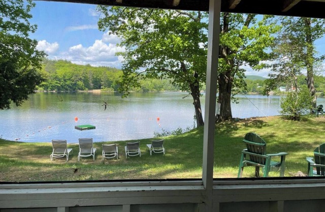 1 BR Waterfront Cottage Overlooking the Water and Mountain Sunsets!