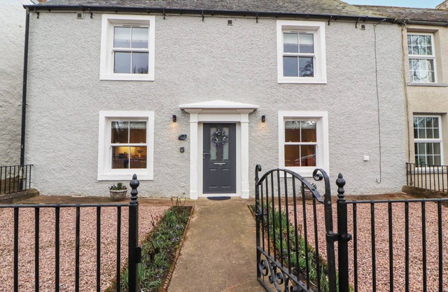 1 BROOKSIDE, pet friendly, with a garden in Warcop