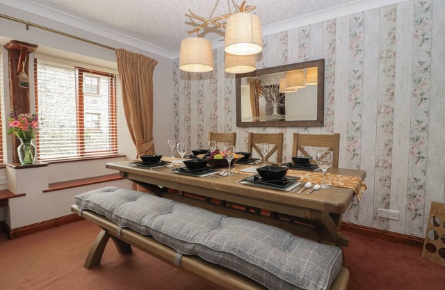 1 GILPIN HOUSE, pet friendly, with a garden in Levens