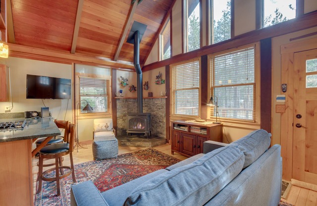 < 1 Mi to Beach: Peaceful Studio w/Deck in Tahoma