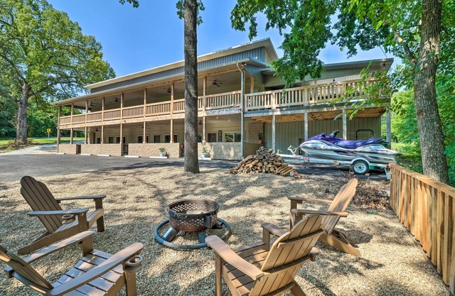 < 1 Mi to Marina: Beautiful Bull Shoals Retreat
