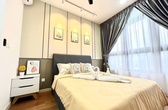 1 MIN TO MRT STATION , 3 STATION TO BUKIT BINTANG KLCC PAVILLION
