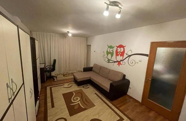 1 Room with 1 cozy bed, 1 bathroom and kitchen