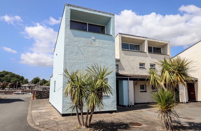 1 SOUTH SNOWDON WHARF, country holiday cottage in Porthmadog