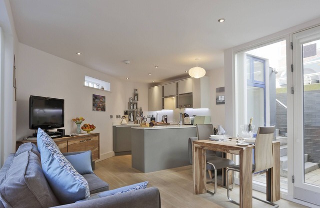 1 White Point - Two Bedroom Apartment, Sleeps 4