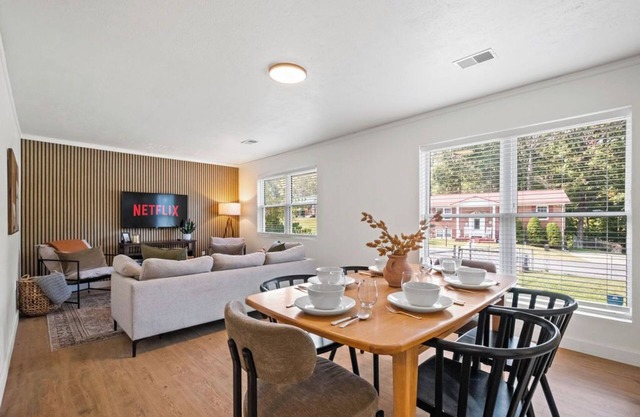 10 min to NRG & ACE | Gorge Getaway, Pet-Friendly