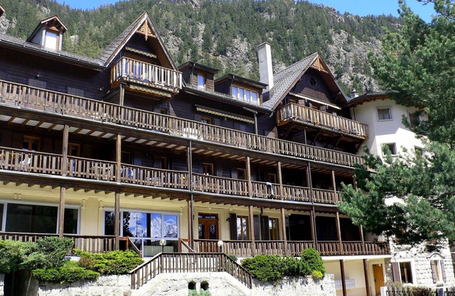 Arola Champex Persons 