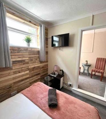 106 Brynmill - Room 3