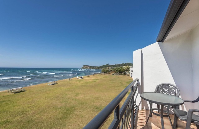 10T Beachfront Apartments - 1 bed apartment with 1 double 1 single bed