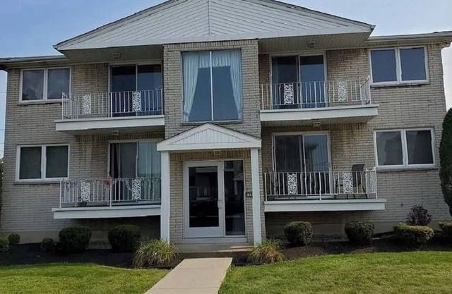11 min from BUF Airport, 19 min from BUF Canalside & 35 min from Niagara Falls!