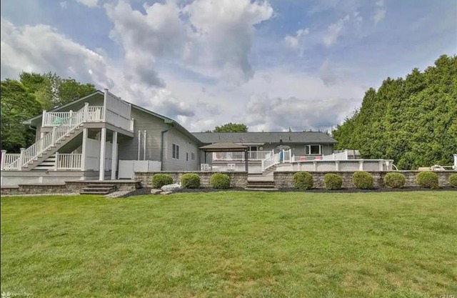 12 Guest Villa Hot Tub With Large Backyard
