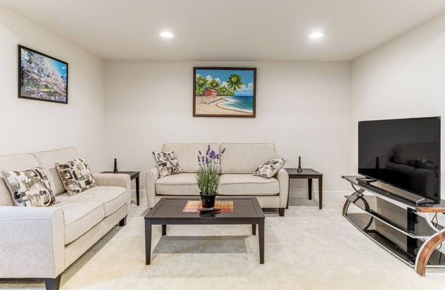 12 Mi to Hospitals: Modern Apartment in Aurora!