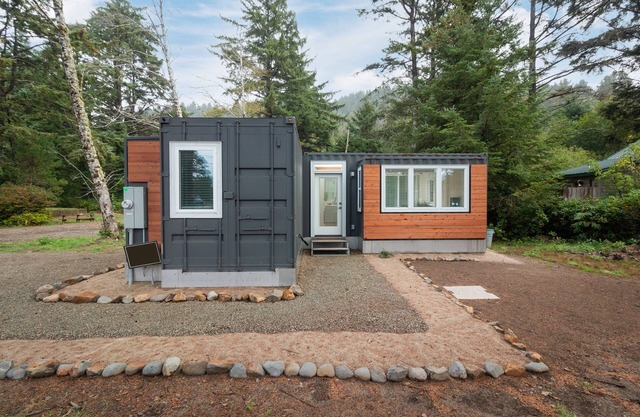 #126 The Tea House - Modern container house
