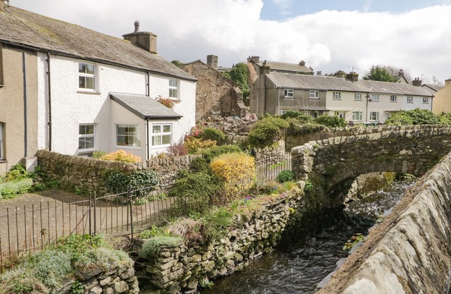 14 LOW ROW, pet friendly, with open fire in Cark In Cartmel