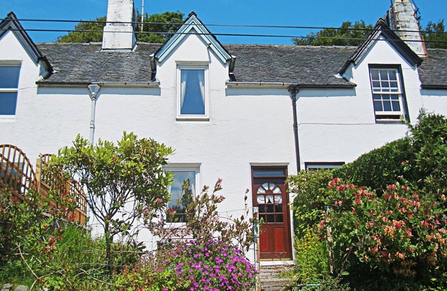 15 Cairnbaan Cottage