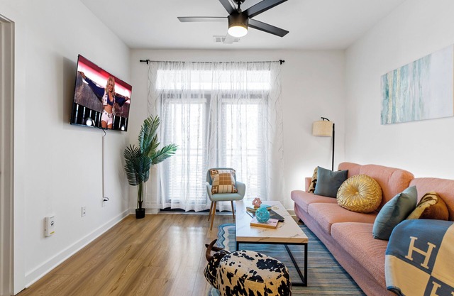 15 Minutes from Downtown-Cozy & Luxury Design