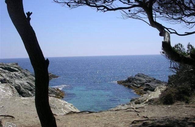 150 meters from the sea, T3 65m², charm, calm, garden, ideal location.