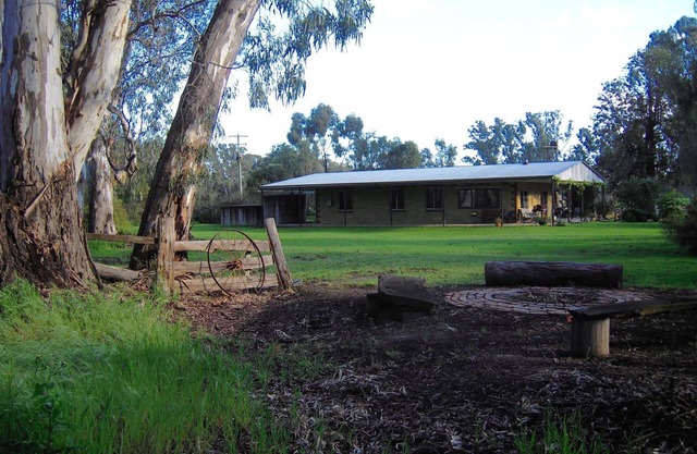 1534 on the Murray - Private Murray River frontage